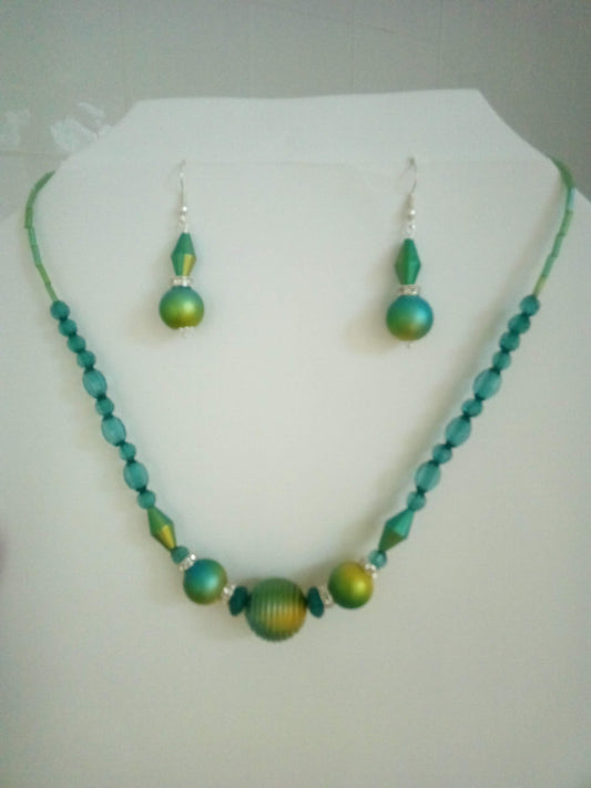 Necklace and earrings set (Green with silver colour findings)