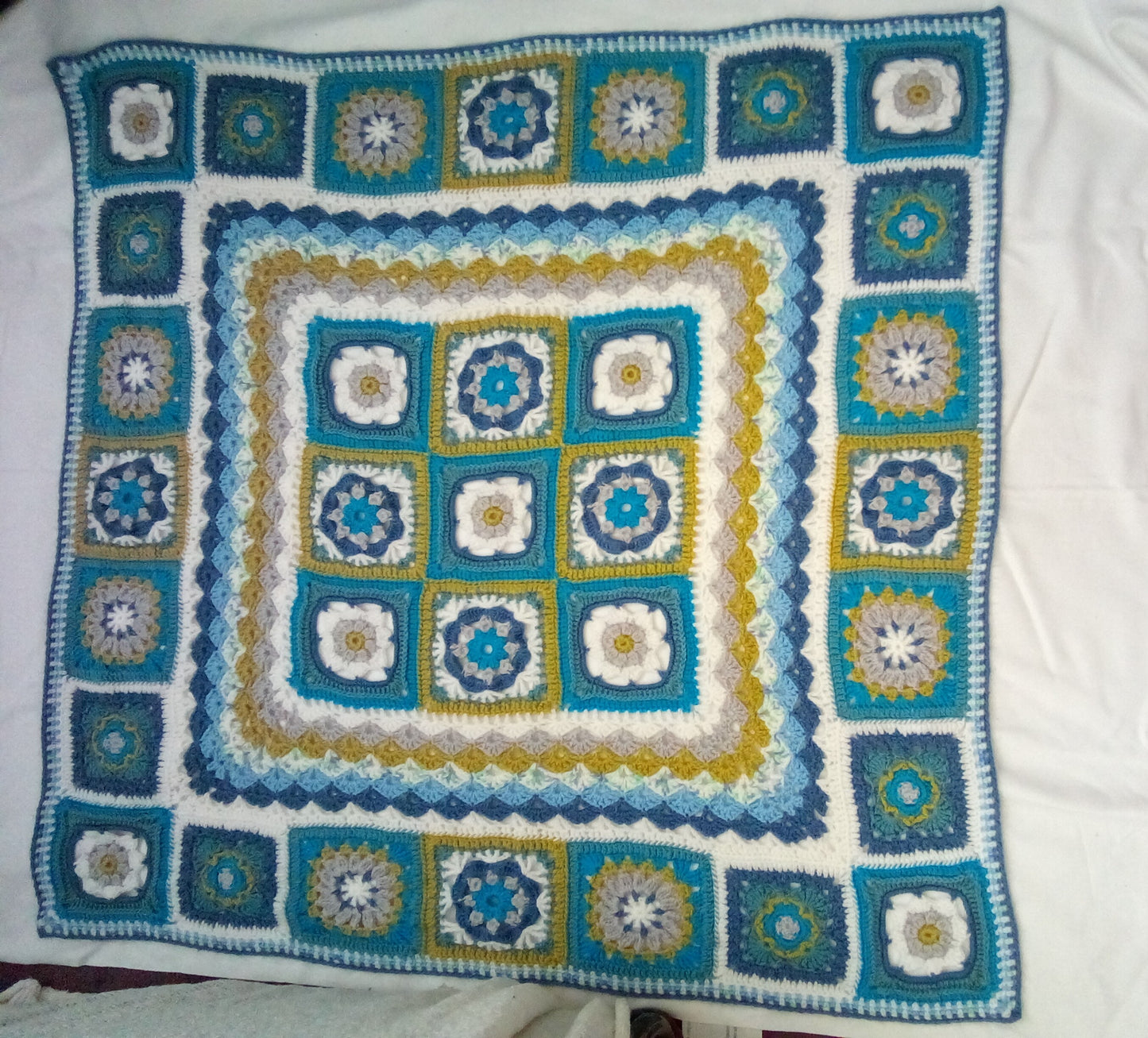 Crochet Tiles blanket (93cm x 93cm)